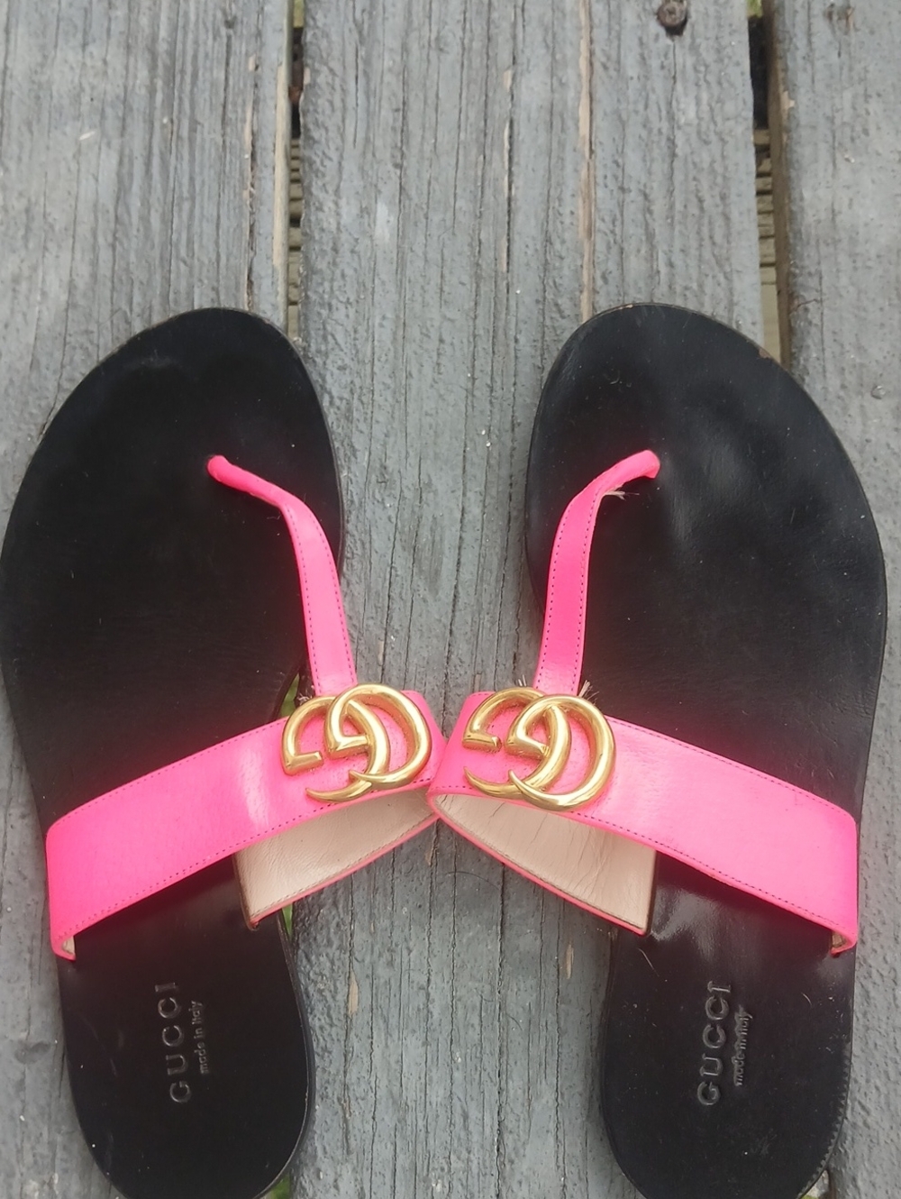 Gucci Hot Pink Leather Logo Thong Sandals with Gold Hardware